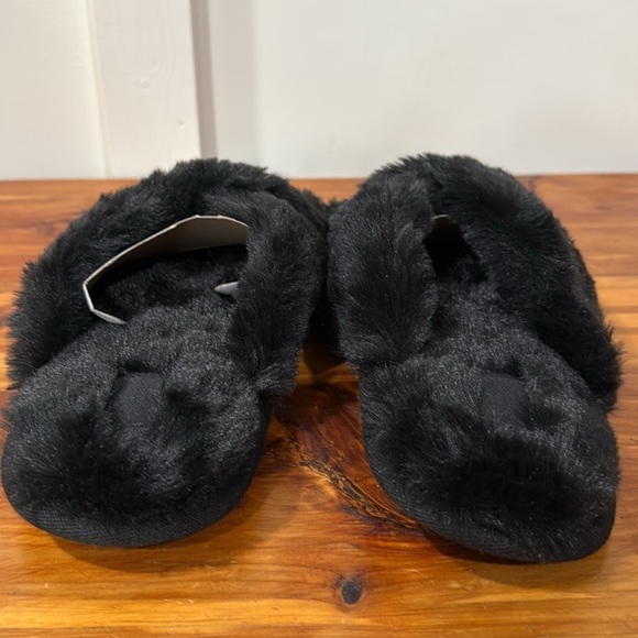 NEW PINK Victoria's Secret Black Fluffy Cross Strap Slippers M - Picture 3 of 6